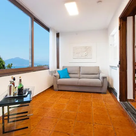 In Con Terrazzo E Vista Golfo