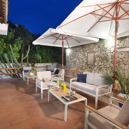 Villa In Con Terrazzo E Vista Golfo