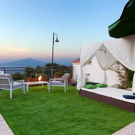 Villa In Con Terrazzo E Vista Golfo