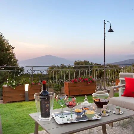 Villa In Con Terrazzo E Vista Golfo