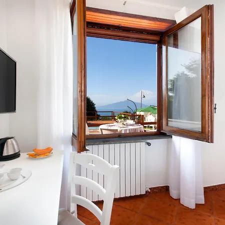 Villa In Con Terrazzo E Vista Golfo Massa Lubrense