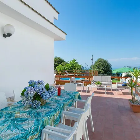 Villa In Con Terrazzo E Vista Golfo *